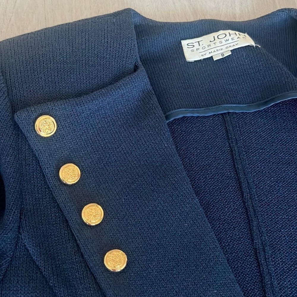 St. John Elegant Women's Navy Skirt Set with Gold Buttons - Picture 7 of 8